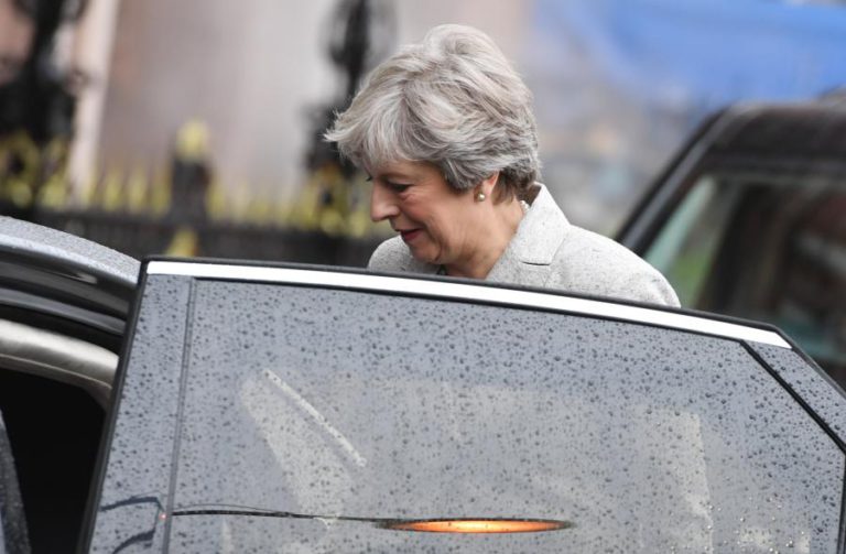 PRIMEIRA-MINISTRA BRITÂNICA INSISTE NA UNIDADE DO GOVERNO SOBRE SAÍDA DA UE