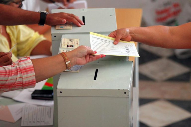 ELEITORA TENTOU VOTAR COM BOLETINS FOTOCOPIADOS — PS DA RIBEIRA GRANDE