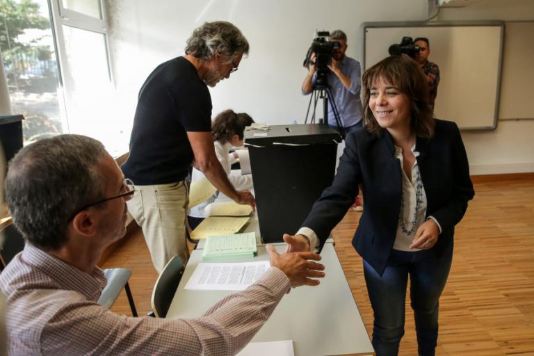 CATALUNHA: CATARINA MARTINS QUER QUE GOVERNO PORTUGUÊS CONDENE VIOLÊNCIA POLICIAL