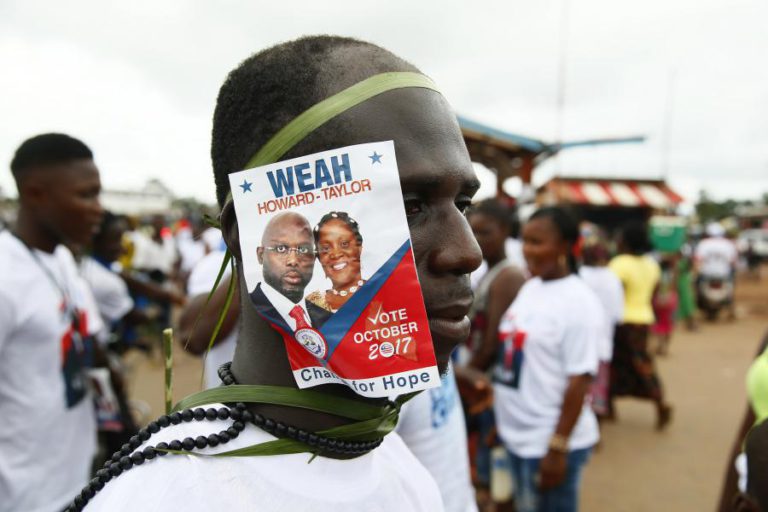 EX-FUTEBOLISTA GEORGE WEAH APURADO PARA A SEGUNDA VOLTA DAS PRESIDENCIAIS NA LIBÉRIA
