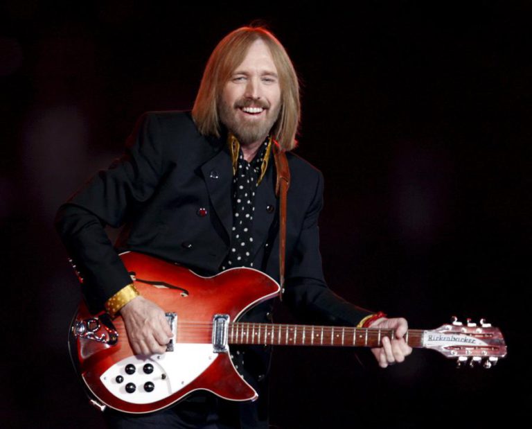 MÚSICO NORTE-AMERICANO TOM PETTY HOSPITALIZADO DEPOIS DE SOFRER ATAQUE CARDÍACO