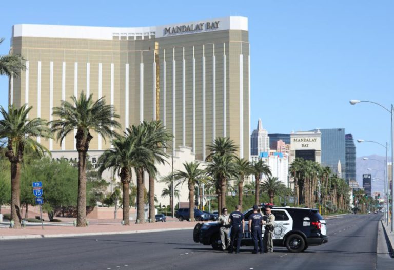 LAS VEGAS/ATAQUE: PELO MENOS 18 ARMAS ENCONTRADAS EM CASA, NÚMERO DE MORTOS SOBE PARA 59