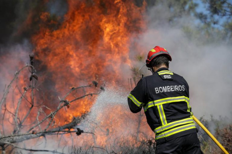 INCÊNDIO DE PAMPILHOSA DA SERRA LONGE DE SER CONTROLADO – PRESIDENTE DE CÂMARA