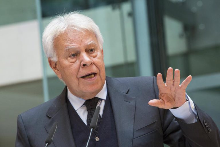 FELIPE GONZÁLEZ ACUSA AUTORIDADES DA CATALUNHA DE ATROPELO À CONSTITUIÇÃO