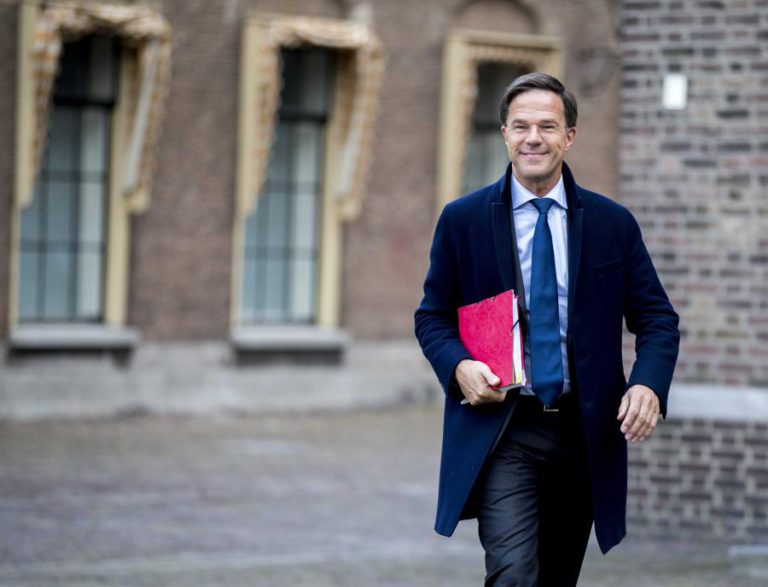 HOLANDA ANUNCIA GOVERNO DE COLIGAÇÃO 208 DIAS DEPOIS DAS ELEIÇÕES