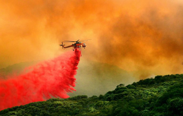 AUTORIZADO REGRESSO A CASA DE 60 MIL PESSOAS COM REDUÇÃO DA AMEAÇA DOS INCÊNDIOS NA CALIFÓRNIA