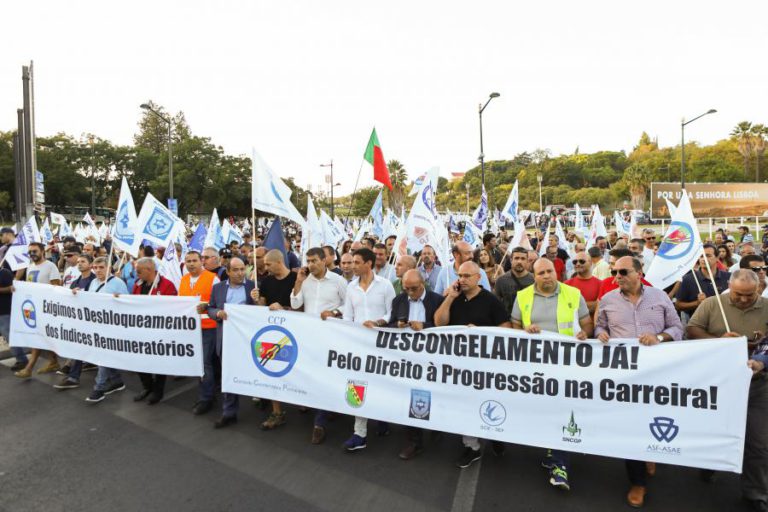 MILHARES DE ELEMENTOS DAS FORÇAS DE SEGURANÇA EM MARCHA PELO DESCONGELAMENTO DE CARREIRAS