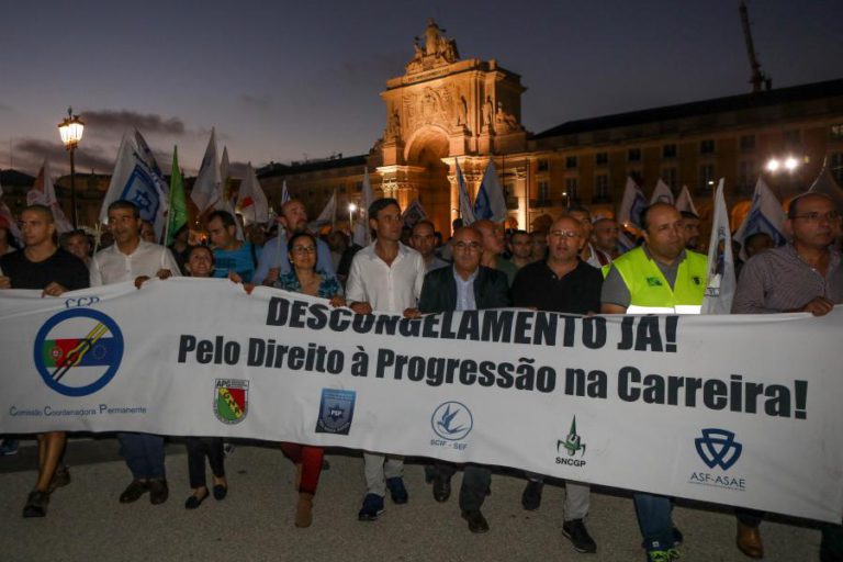 FORTE APARATO POLICIAL MONTADO JUNTO A MINISTÉRIOS EM PROTESTO DE FORÇAS DE SEGURANÇA