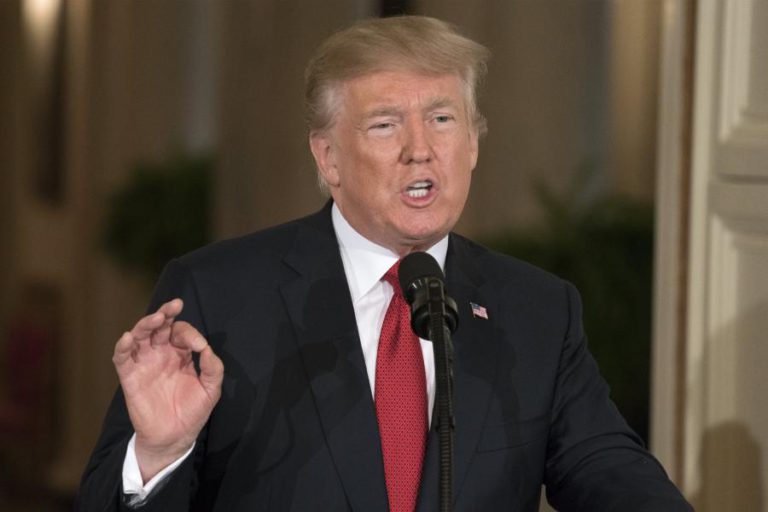 TRUMP AVISA QUE IRÁ CANCELAR ACORDO NUCLEAR COM O IRÃO SE “FALHAS” NÃO FOREM CORRIGIDAS