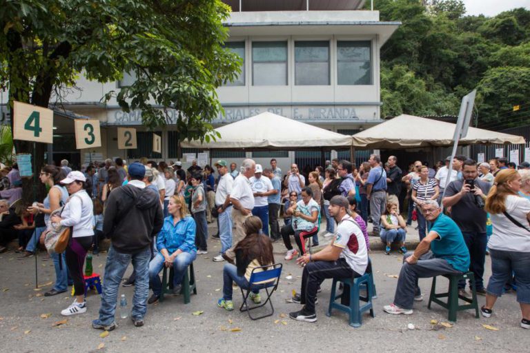 VENEZUELA: PORTUGUESES QUE REGRESSEM TÊM GARANTIDO ACESSO A APOIOS SOCIAIS — SEC. COMUNIDADES