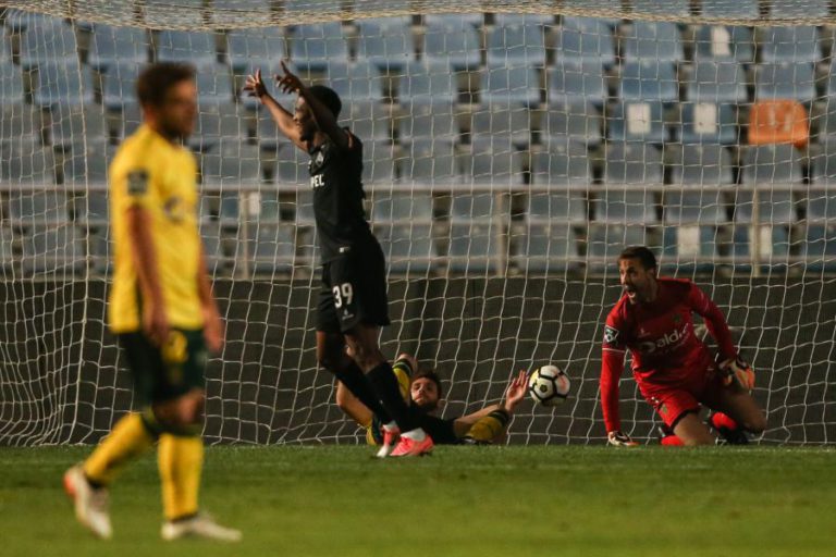 ACADÉMICA ELIMINA PAÇOS DE FERREIRA DA TAÇA APÓS ‘MARATONA’ DE TRÊS HORAS