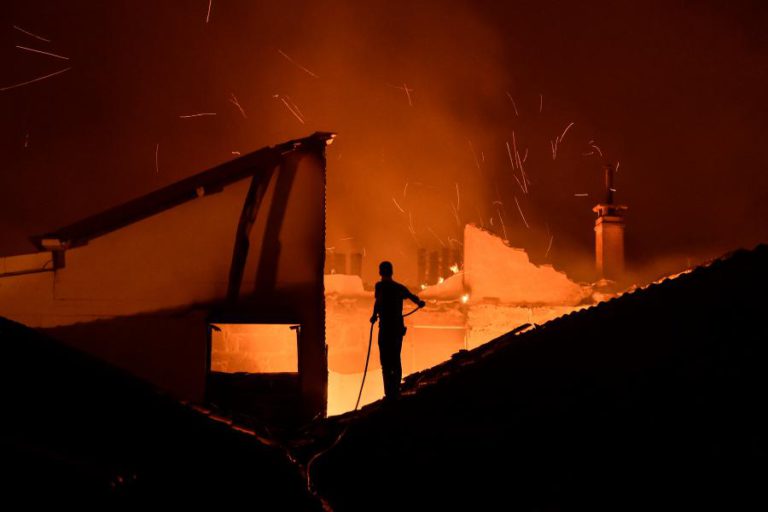 NÚMEROS DE MORTOS NOS INCÊNDIOS SOBE PARA 37