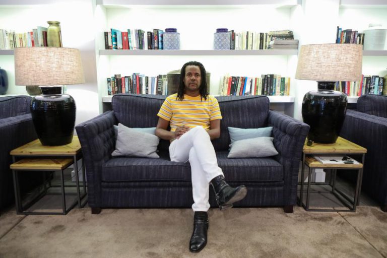 COLSON WHITEHEAD LEVOU 15 ANOS A AMADURECER UMA IDEIA QUE LHE VALERIA O PULITZER