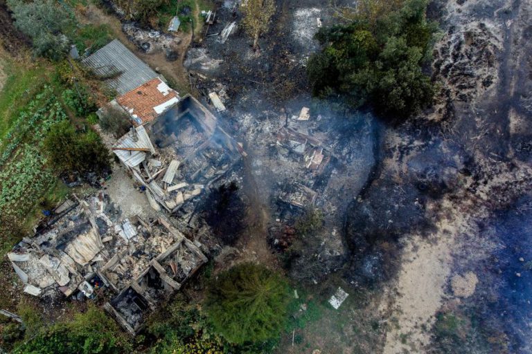 CINCO DAS 44 VÍTIMAS MORTAIS DOS INCÊNDIOS DE HÁ UMA SEMANA ESTÃO POR IDENTIFICAR