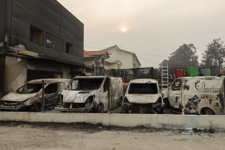 CÂMARA DE OLIVEIRA DO HOSPITAL REGISTA 12 MORTOS, PROTEÇÃO CIVIL MANTÉM BALANÇO DE 10