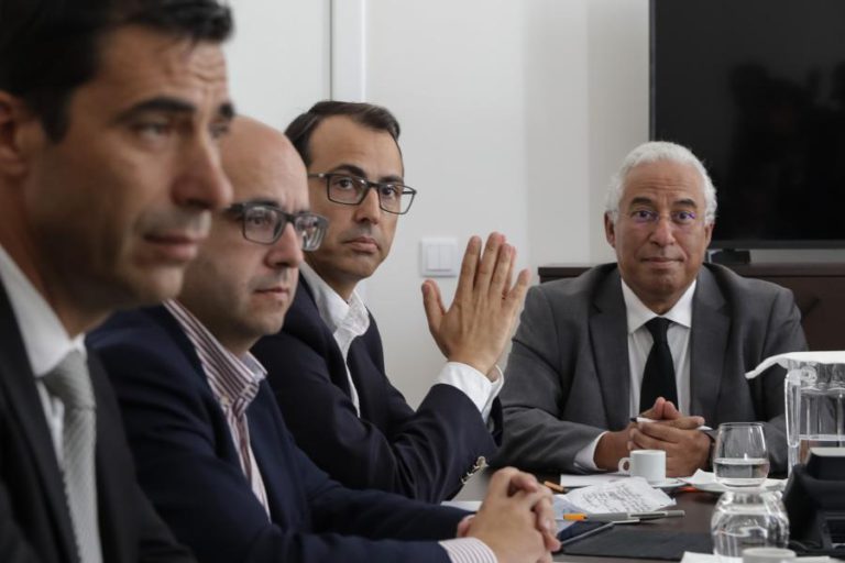 COSTA RESPEITA MOÇÃO DE CENSURA DO CDS-PP E DIZ QUE É PERANTE AR QUE GOVERNO RESPONDE