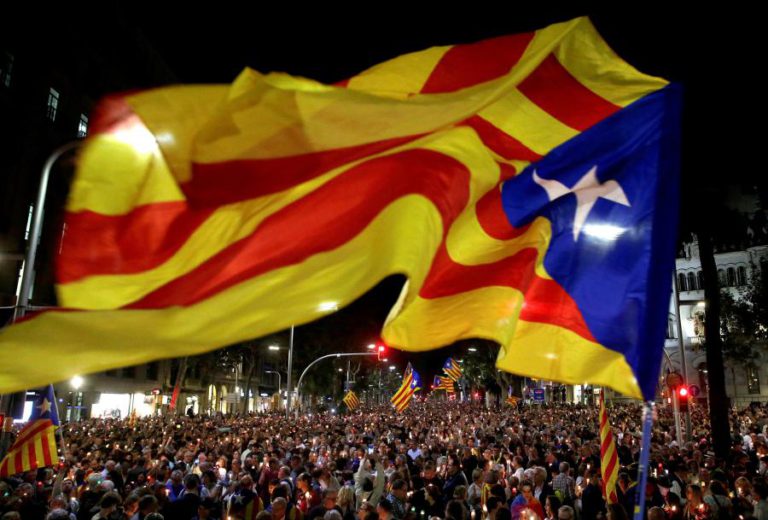 GOVERNO ESPANHOL PODERÁ INICIAR HOJE PROCESSO QUE LEVA À SUSPENSÃO DA AUTONOMIA DA CATALUNHA
