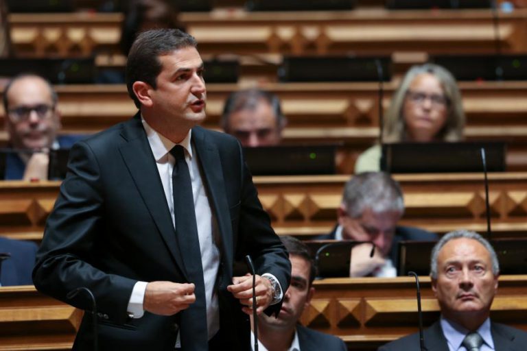 PSD ACUSA COSTA DE “INCOMPETÊNCIA, SOBERBA E INSENSIBILIDADE”