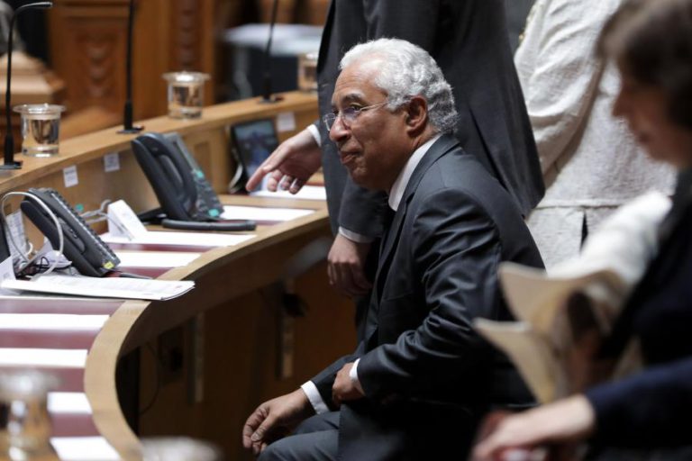 COSTA CONFIRMA QUE INSISTIU PARA MINISTRA FICAR EM FUNÇÕES, MAS RESPEITA DEMISSÃO