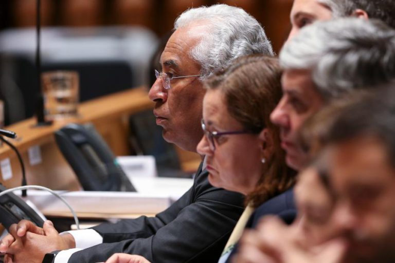 PSD DESAFIA PRIMEIRO-MINISTRO A APRESENTAR MOÇÃO DE CONFIANÇA AO GOVERNO, COSTA REJEITA