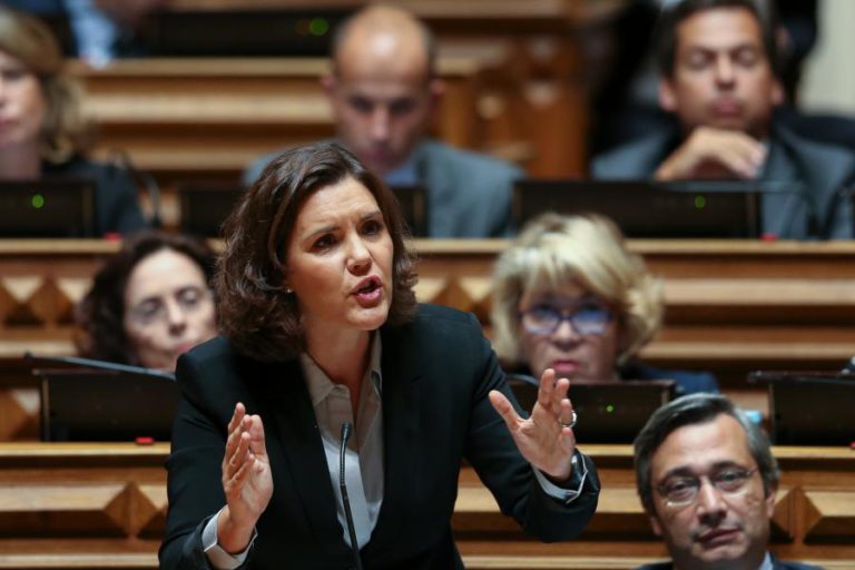 CDS-PP DESVALORIZA MUDANÇAS NO GOVERNO E REITERA QUE COSTA NÃO TEM CONDIÇÕES PARA SE MANTER EM FUNÇÕES