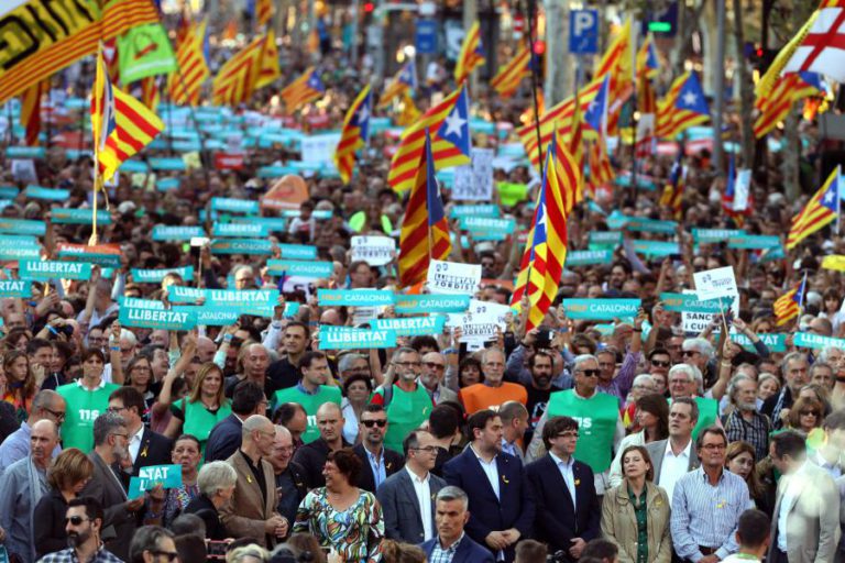 SEPARATISTAS CATALÃES ADMITEM PARTICIPAR NAS ELEIÇÕES CONVOCADAS POR MADRID