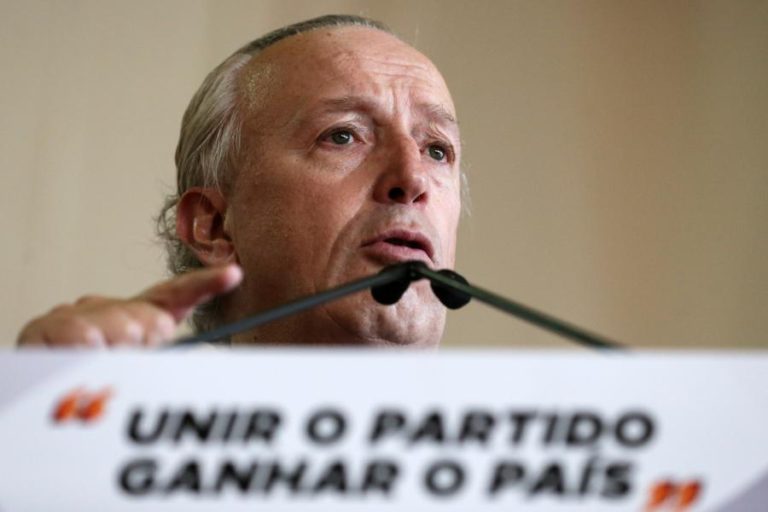 SANTANA LOPES QUER DEBATES COM RUI RIO EM CADA DISTRITAL DO PARTIDO