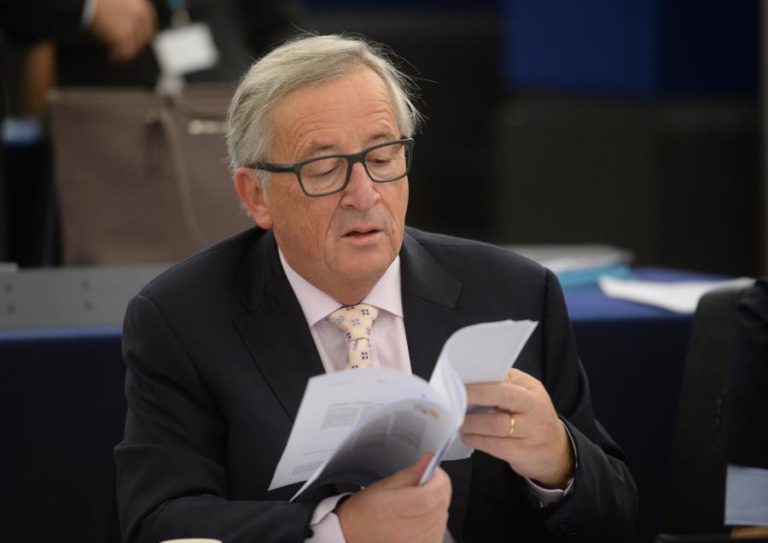 JUNCKER “HONRADO” POR PARTICIPAR NO CONSELHO DE ESTADO, ONDE QUER “ACIMA DE TUDO OUVIR”