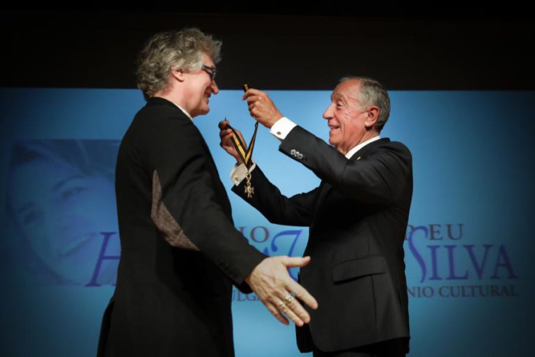 MARCELO REBELO DE SOUSA CONDECORA CINEASTA WIM WENDERS COMO COMENDADOR DA ORDEM DO MÉRITO