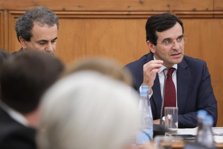MINISTRO DA SAÚDE CONVIDA REGULADOR E TRIBUNAL DE CONTAS A ALARGAREM AVALIAÇÕES AO SNS
