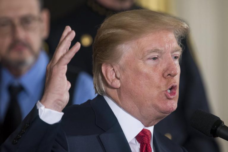TRUMP DIZ QUE IRREGULARIDADES DE EX-ASSESSORES FORAM COMETIDAS “HÁ ANOS”