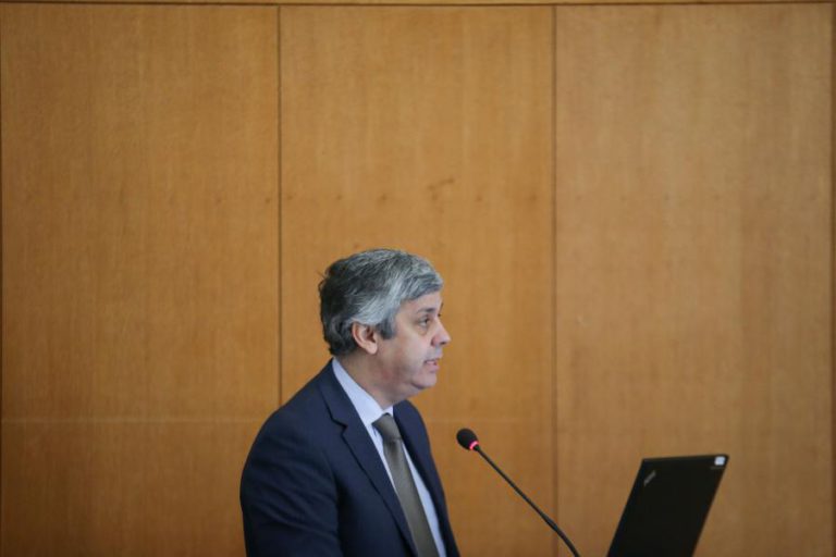 CENTENO DIZ A BRUXELAS QUE DIFERENÇA DE ESTIMATIVAS “NÃO É ESTATISTICAMENTE SIGNIFICATIVA”