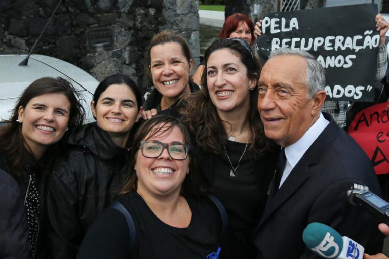 SEGUNDO PROTESTO DE PROFESSORES ESPERAVA MARCELO NA RIBEIRA GRANDE