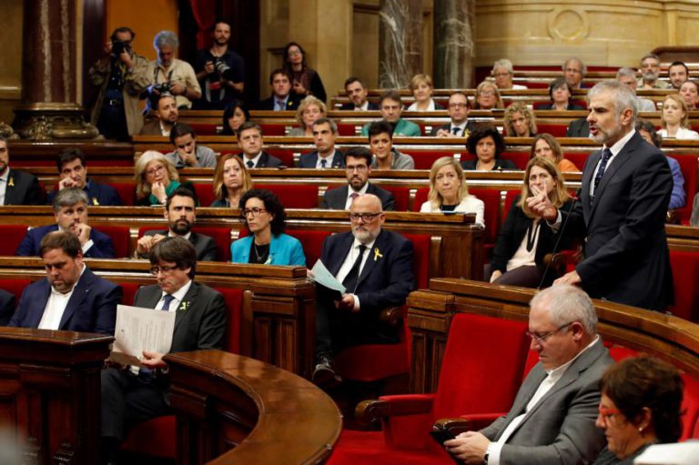 DEPUTADOS DA OPOSIÇÃO ABANDONAM PARLAMENTO REGIONAL ANTES DA VOTAÇÃO DE INDEPENDÊNCIA DA CATALUNHA