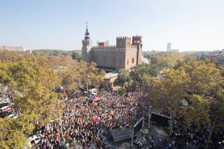 PARLAMENTO REGIONAL APROVA DECLARAÇÃO UNILATERAL DE INDEPENDÊNCIA DA CATALUNHA