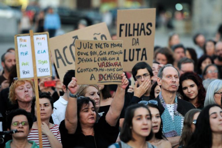 MEIO MILHAR DE PESSOAS PROTESTOU NO PORTO CONTRA ACÓRDÃO DO JUIZ NETO DE MOURA
