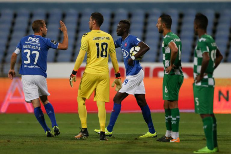 BELENENSES BATE MOREIRENSE E SOBE AO SEXTO LUGAR DA I LIGA