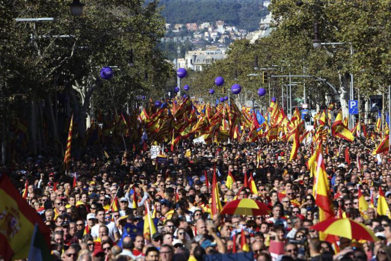 POLÍCIA FALA EM 300.000 MANIFESTANTES EM BARCELONA, ORGANIZADORES REFEREM 1,3 MILHÕES