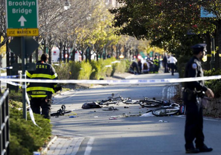 ‘MAYOR’ DIZ QUE “COBARDE ATO DE TERRORISMO” EM MANHATTAN CAUSOU OITO MORTOS