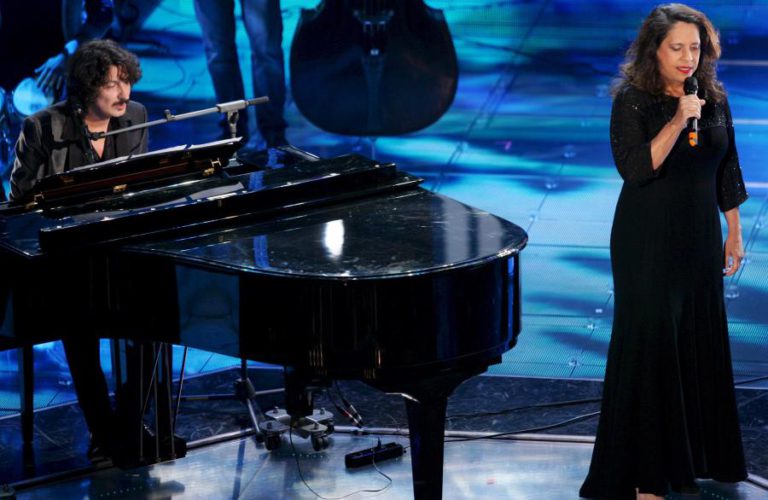 GAL COSTA EM PORTUGAL PARA CONTAR MUITAS HISTÓRIAS DE 50 ANOS DE CARREIRA