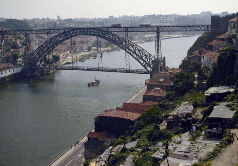 PORTO AFASTADO DA “CORRIDA” A NOVA SEDE DA AGÊNCIA EUROPEIA DO MEDICAMENTO