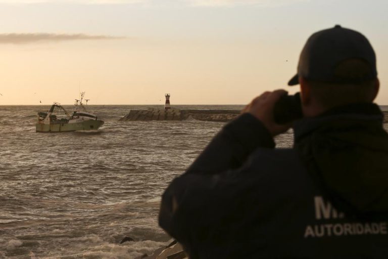 NAUFRÁGIO AO LARGO DA FIGUEIRA DA FOZ PROVOCA DOIS MORTOS