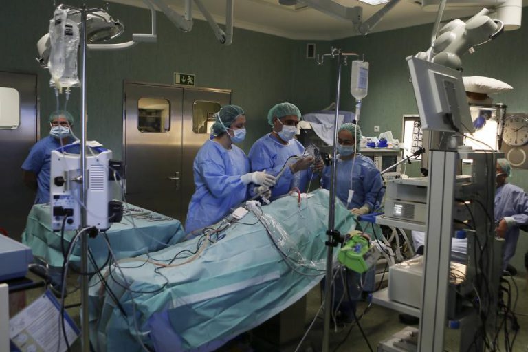 MÉDICOS DE TODO O PAÍS ESTÃO HOJE EM GREVE