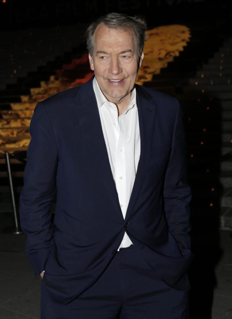APRESENTADOR DE TV CHARLIE ROSE SUSPENSO APÓS DENÚNCIA DE ASSÉDIO SEXUAL