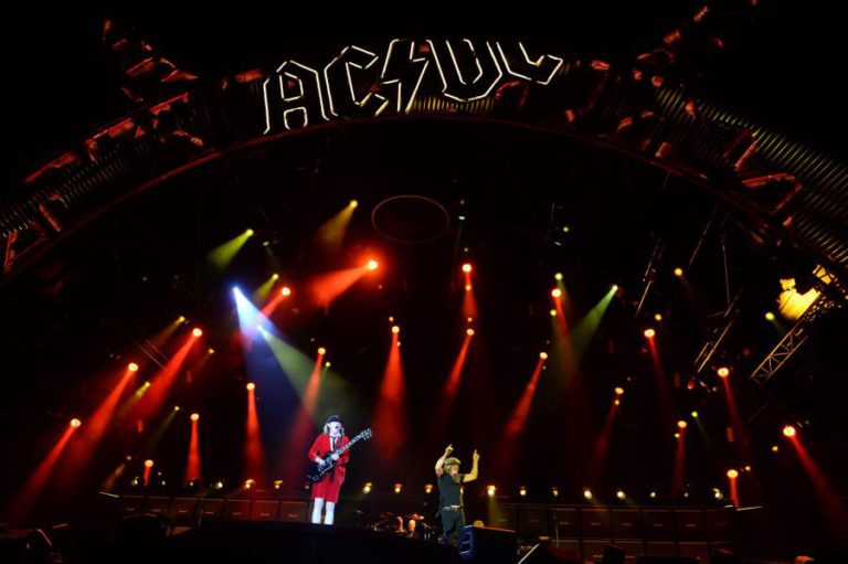 MORREU MALCOLM YOUNG, GUITARRISTA E COFUNDADOR DOS AC/DC