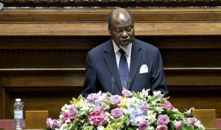 EX-PR CHISSANO DEFENDE APOSTA NA EDUCAÇÃO E TECNOLOGIAS PARA MOÇAMBIQUE SUPERAR DESAFIOS