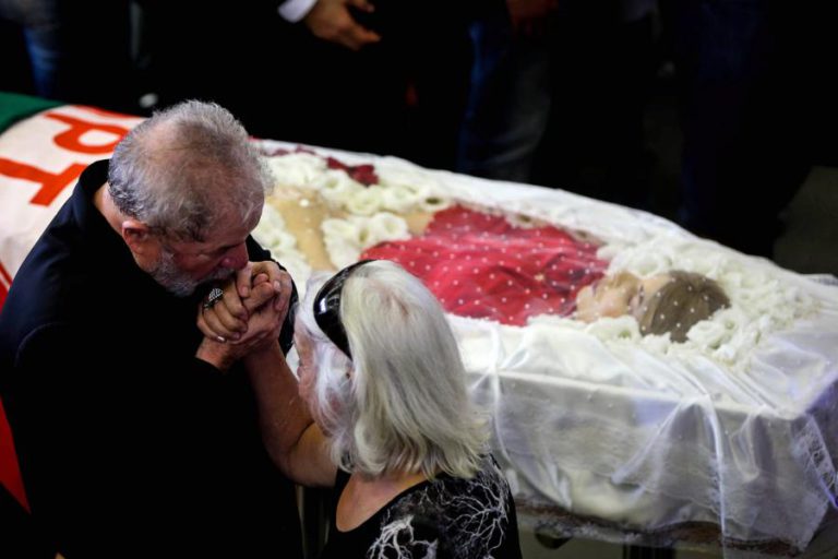 TRIBUNAL NEGA PEDIDO PARA ABSOLVER FALECIDA MULHER DE LULA DA SILVA