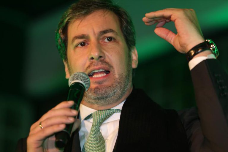 BRUNO DE CARVALHO DIZ QUE LUÍS FILIPE VIEIRA É “UM PERFEITO IDIOTA”