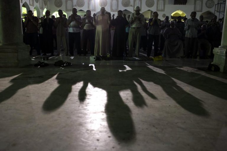 ATAQUE A MESQUITA NO EGITO FEZ 54 MORTOS E 75 FERIDOS