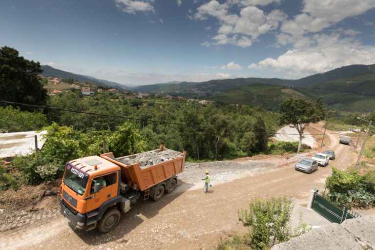 EMPREITADAS DE OBRAS PÚBLICAS QUASE DUPLICAM NO 3.º TRIMESTRE, O MELHOR EM 25 ANOS